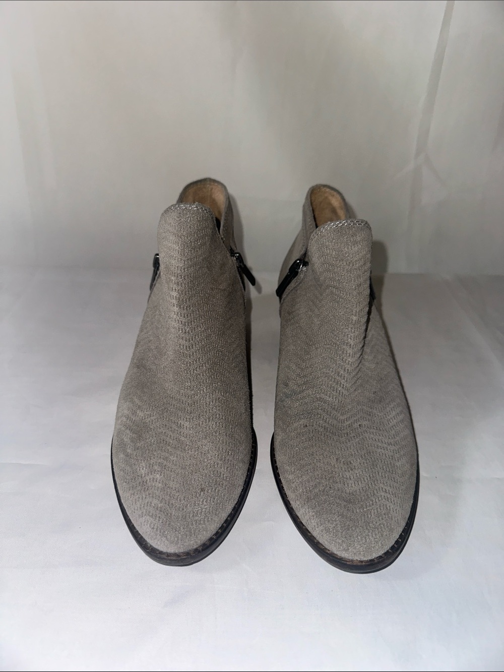 Lucky Brand Women’s Gray Suede Ankle Booties Western Side Zip Low Heel Size 7.5